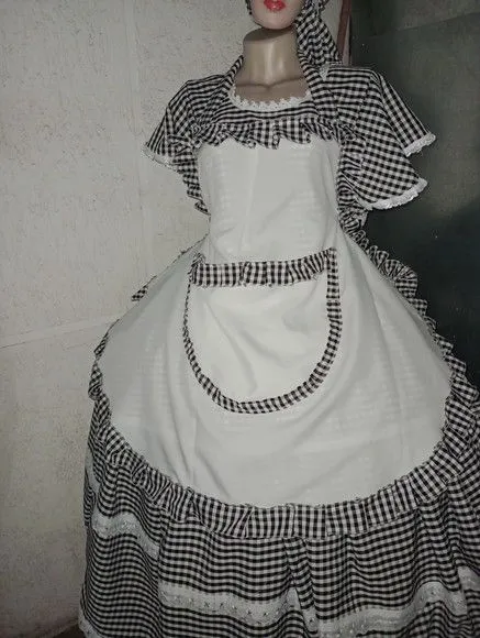 Roupa Preta Velha com Avental - foto 3