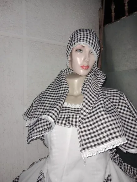 Roupa Preta Velha com Avental - foto 2