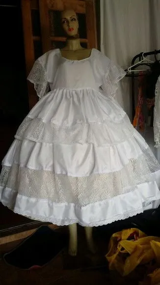 Saia e bata com apliques de renda - artesanato de Ateliê Ofatemi