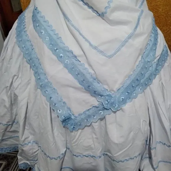 Baiana Branca com Azul - artesanato de Ateliê Ofatemi