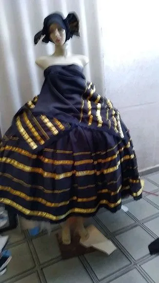 Baiana preta e dourado